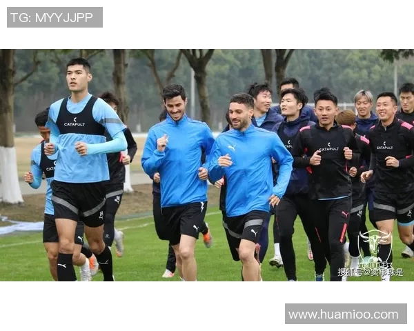 哥伦布机员与西雅图音速的激烈对决展现足球魅力与团队精神 哥伦布机员与西雅图音速的激烈对决展现足球魅力与团队精神