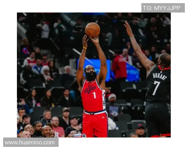 快船与国王激战三月二十七日NBA季后赛争夺战精彩回顾与分析